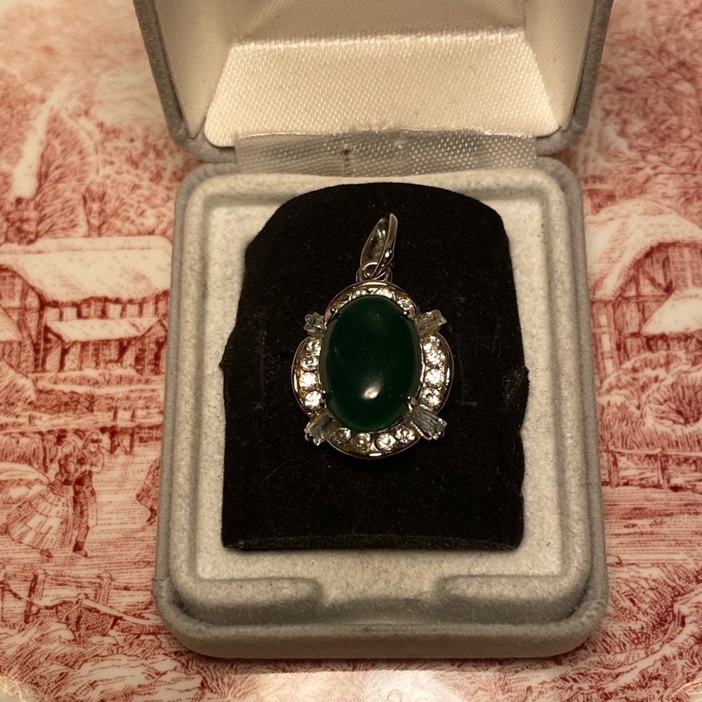 💛 Vintage Cabochon green jade, cubic zirconia pendant. Stainless steel setting.